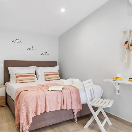 Seaside Sunset By Homie Apartamento