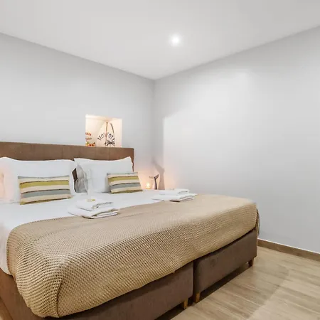 Seaside Sunset By Homie Apartamento